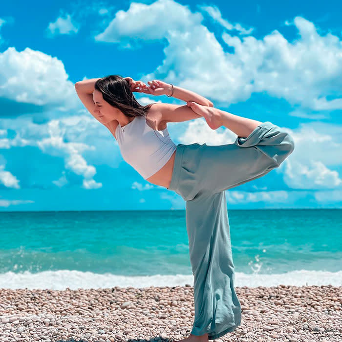 postura del bailarín de yoga