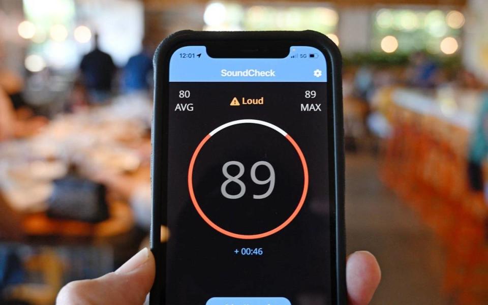 El nivel sonoro en Heirloom, en Fresno, alcanza casi los 90 decibelios.