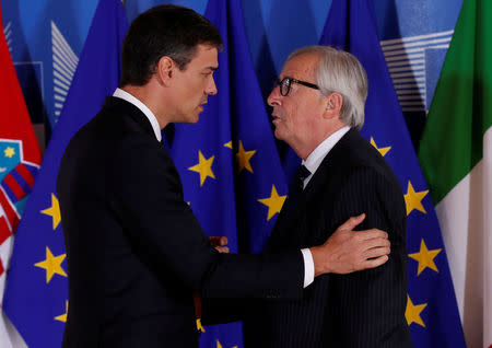 Spanish Prime Minister Pedro Sanchez is welcomed by European Commission President Jean-Claude Juncker at the start of an emergency European Union leaders summit on immigration at the EU Commission headquarters in Brussels, Belgium June 24, 2018. REUTERS/Yves Herman/Pool