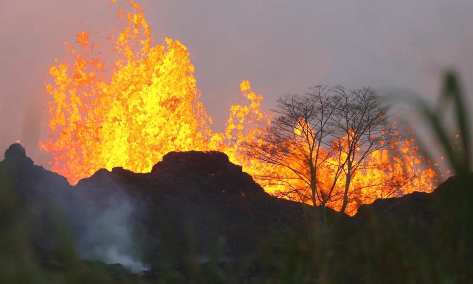 Lava from a Kilauea volcano fissure erupts on Hawaii's Big Island (Getty Images)