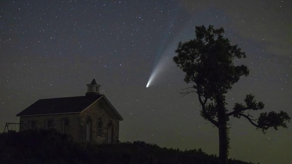 Komet Neowise am Nachthimmel über dem US-Bundesstaat Kansas.