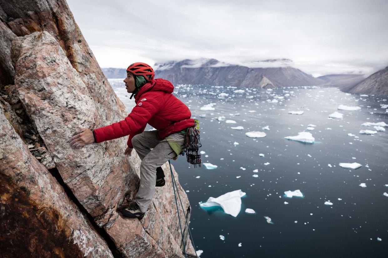 Alex Honnold climbing Ingmikortilaq. (photo credit: National Geographic/Pablo Durana)