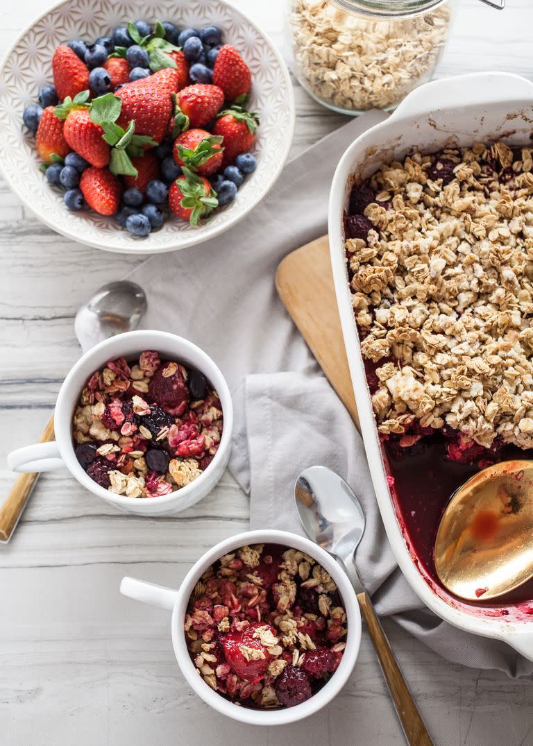 Easy Granola Berry Crisp