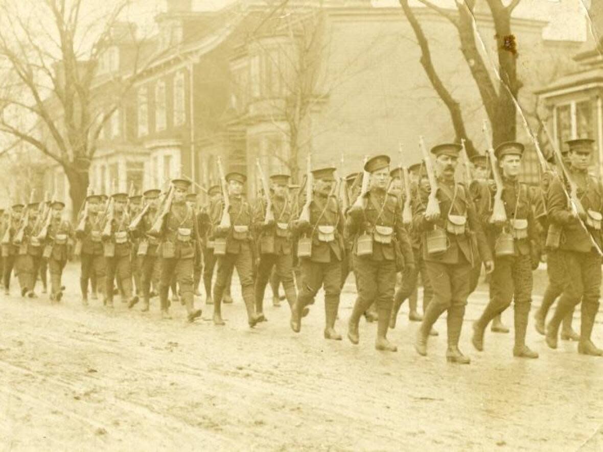 This photo from 1915, likely taken in Halifax, shows what is believed to be the members of the 25th Battalion. Pte. William Gerald Arthrell of Glace Bay, N.S., served in the battalion around this time. It's unclear whether he's in this photo. (CA BI 84-79-14179. Beaton Institute/Cape Breton University - image credit)