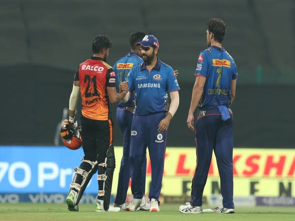 Manish Pandey with Rohit Sharma (Image: IPL Twitter)