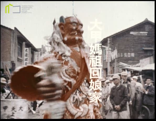 47年前大甲媽祖遶境，萬民跟隨超震撼。  （圖／翻攝自「大甲媽祖回娘家」紀錄片）