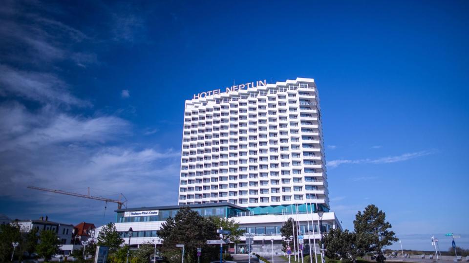 Das Hotel Neptun in im Ostseebad Warnemünde.