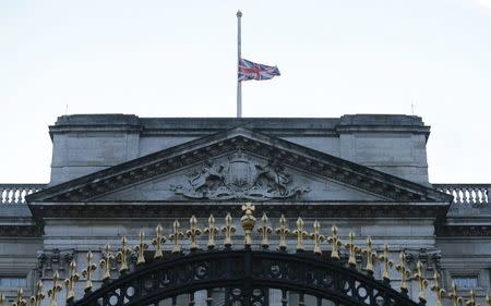 The Union flag flies at half mast to mark the death of Saudi Arabia's King Abdullah, at Buckingham Palace in London January 23, 2015. REUTERS/Suzanne Plunkett