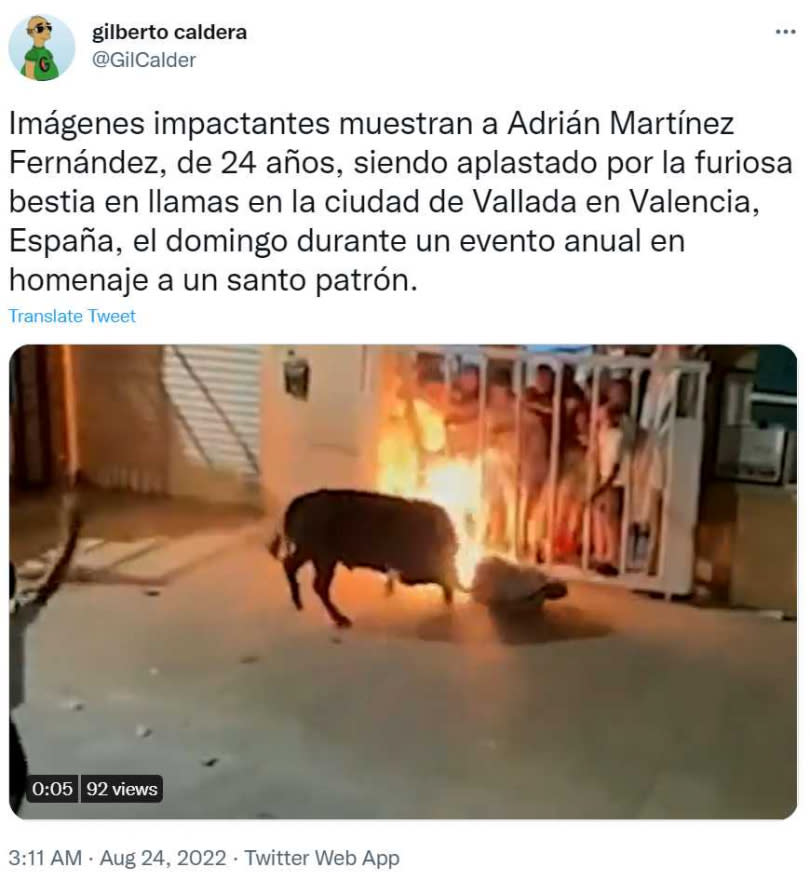 西班牙21日舉行奔牛儀式，活動中意外造成一名男子受傷身亡。（圖／翻攝自GilCalder 推特）