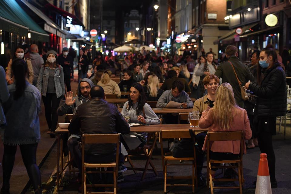 Londoners in pubs before the curfew (Jeremy Selwyn)