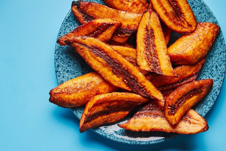 To make these garlicky plantains, skip the first fry and just slip thawed frozen fried ripe plantains into the "garlic water," then proceed with the recipe as instructed.