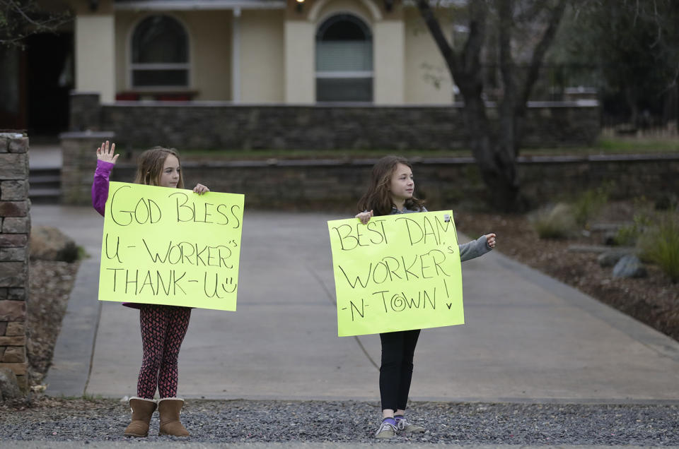 Damaged dam threatens Northern California towns