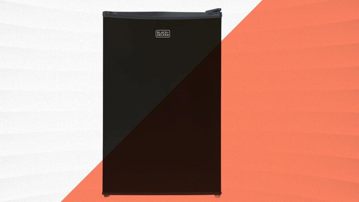 black and decker mini fridge in black