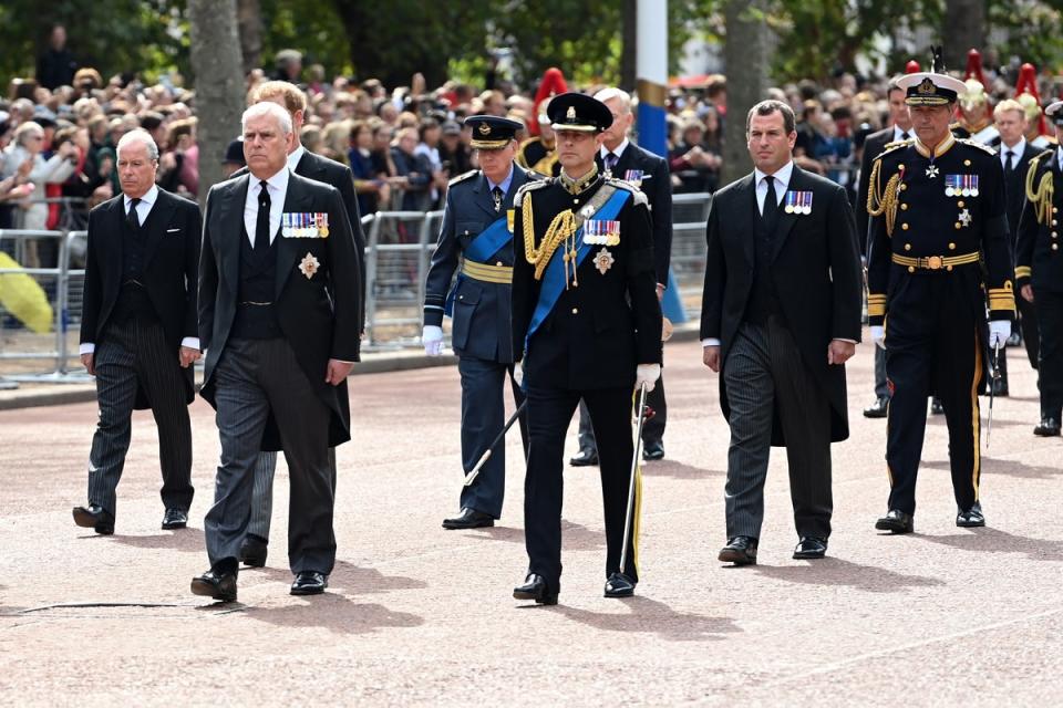 (L-R) David Armstrong-Jones, Earl of Snowdon, Prince Andrew, Duke of York, Prince Richard, Duke of Gloucester, Prince Edward, Earl of Wessex, Peter Phillips and Vice Admiral, Sir Timothy Laurence walk behind the coffin along The Mall during the procession for the Lying-in State of Queen Elizabeth II (Getty Images)