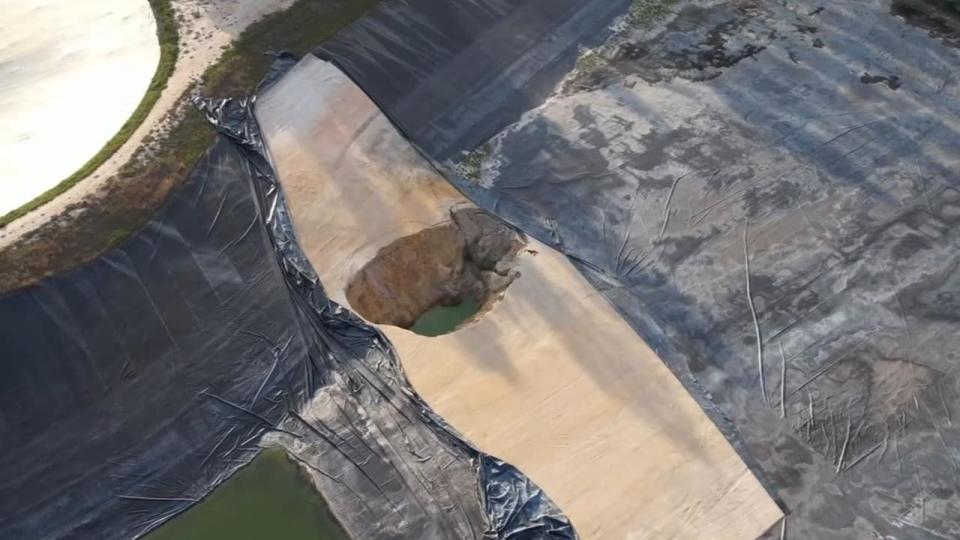 <div>An unusual feature has formed in Apopka, Florida, that Devo Seereeram, a Consulting Geotechnical Engineer and the owner of Devo Engineering, calls a "sand volcano."</div>
