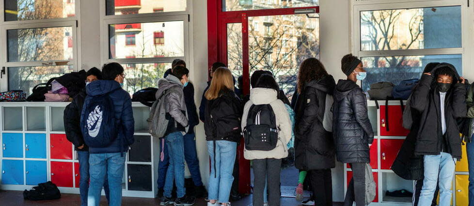 Les assistants d'éducation sont chargés de surveiller, notamment, les élèves des collèges et des lycées. (Photo d'illustration)  - Credit:ALINE MORCILLO / Hans Lucas via AFP