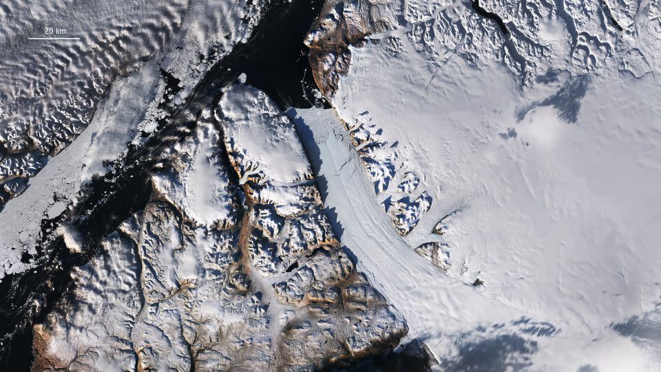 The Petermann Glacier in northwestern Greenland is one of the largest glaciers connecting the Greenland ice sheet with the Arctic Ocean. Petermann's ice flow has accelerated in recent years. - Copernicus Sentinel-2/ESA