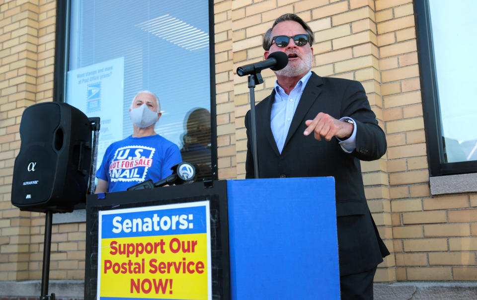 Senator Gary Peters (D-MI) rallies in support of the United States Postal Service (USPS)  outside of a post office in Old Redford, Michigan, U.S., August 20, 2020. REUTERS/Rebecca Cook