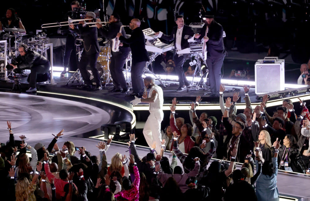 Usher left an empty golden drum kit onstage in memory of Aaron Spears credit:Bang Showbiz