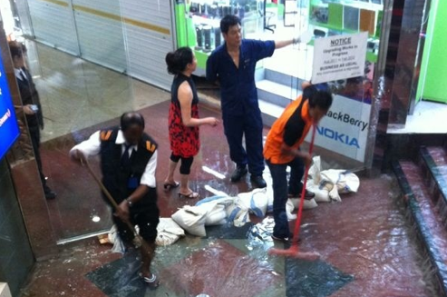 Orchard road flood worse than breakdowns in terms of impact on economy. (Photo courtesy of James Chua)