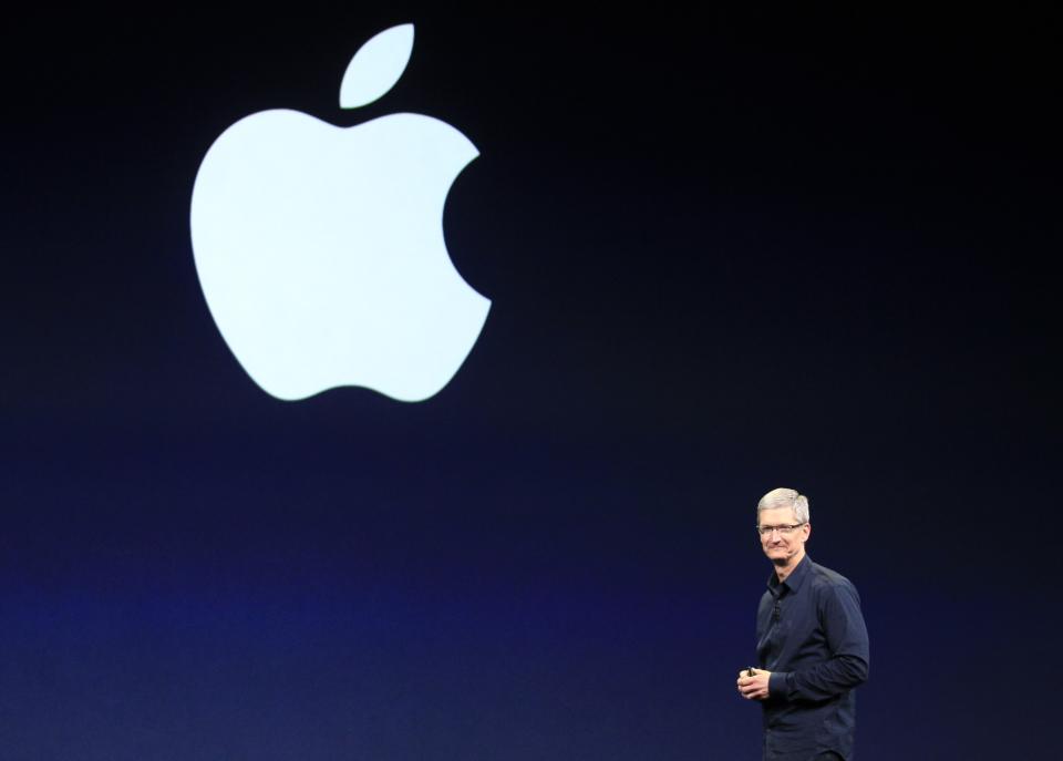 Tim Cook CEO ของ Apple พูดระหว่างงานเปิดตัวผลิตภัณฑ์ในซานฟรานซิสโก วันพุธที่ 7 มีนาคม 2012 คาดว่า Apple จะเปิดตัว iPad รุ่นใหม่ในงานวันพุธที่ซานฟรานซิสโก (AP Photo/เจฟฟ์ ชิว)