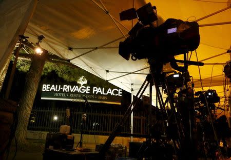 International TV cameras stand ready outside the Beau Rivage Palace Hotel during the Iran nuclear programme talks in Lausanne March 31, 2015. REUTERS/Ruben Sprich