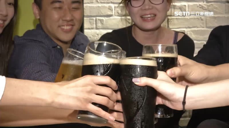 國內成人近5到6成曾飲酒。