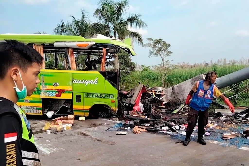 ASI-GEN INDONESIA-ACCIDENTE BUS (AP)