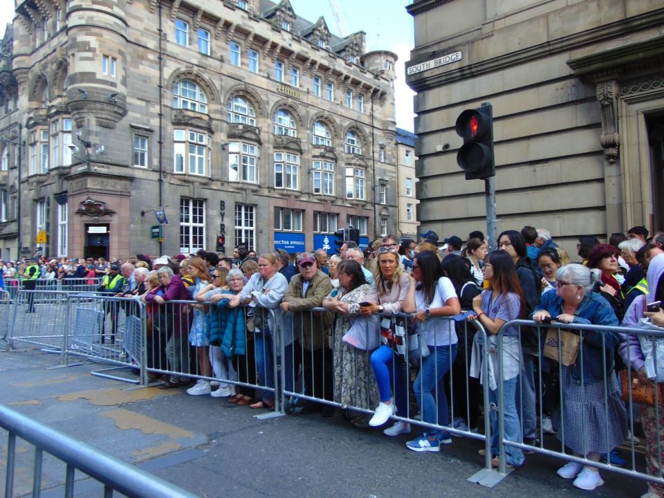 king charles coronation scotland crowds