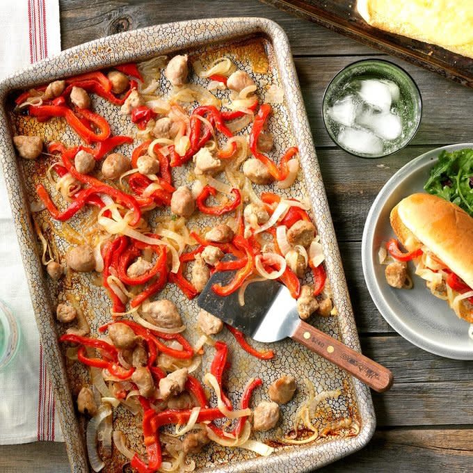 Sausage And Pepper Sheet Pan Sandwiches Exps Thfm18 207720 D09 14 4b 12
