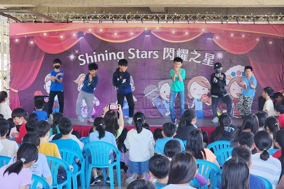 馬蘭國小歡慶兒童節，辦理為期1周的「街頭藝人秀」活動，利用上午下課時間提供學生表演舞臺，展現最拿手的才藝。