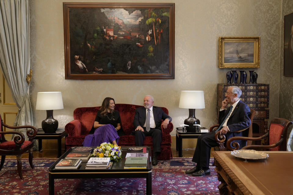 Brazilian president Luis Inacio Lula da Silva and his wife Rosangela da Silva, sit with Portuguese President Marcelo Rebelo de Sousa at the Belem presidential palace in Lisbon, Saturday, April 22, 2023. Lula da Silva is in Lisbon for a four day state visit to Portugal. (AP Photo/Armando Franca)