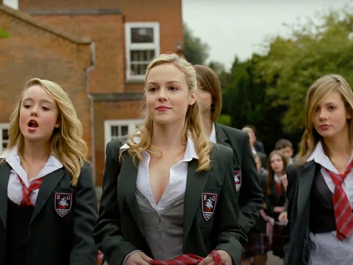 Kimberley Nixon (centre) as ‘Slaggy Lindsay’ (Paramount Pictures)