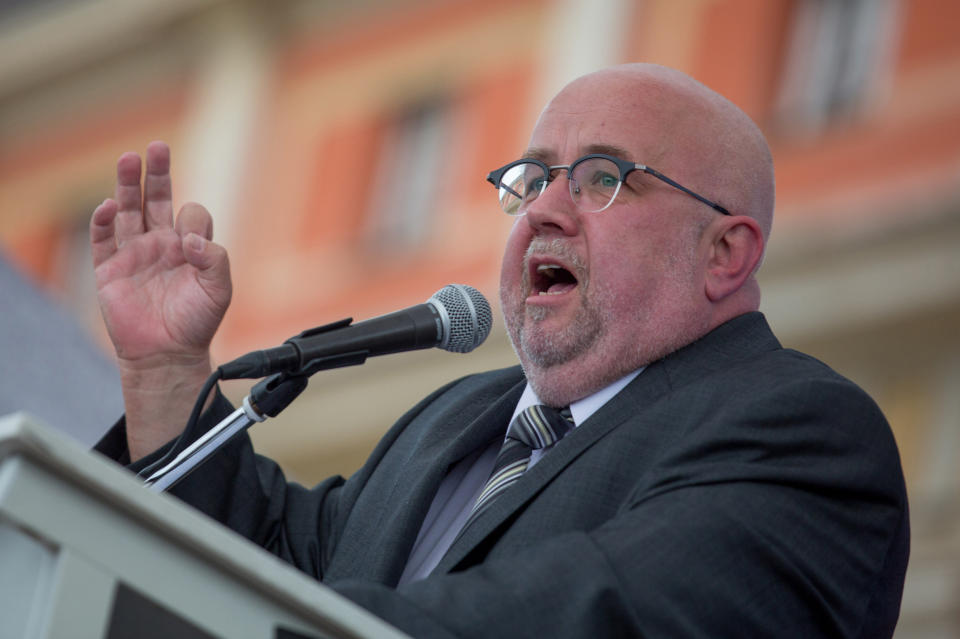 Der AfD-Bundestagsabgeordnete Jürgen Pohl sorgte mit einer Anfrage für Empörung. Hier ist er bei einer Wahlkampfveranstaltung im Vorjahr zu sehen. (Bild: Kietzmann, Björn/action press/REX/Shutterstock)