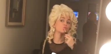 Miley Cyrus dresses as Dolly Parton