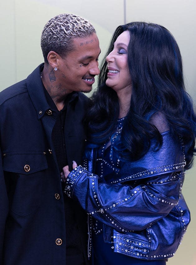 Cher rompe con su pareja, AE Edwards, 40 años menor que ella