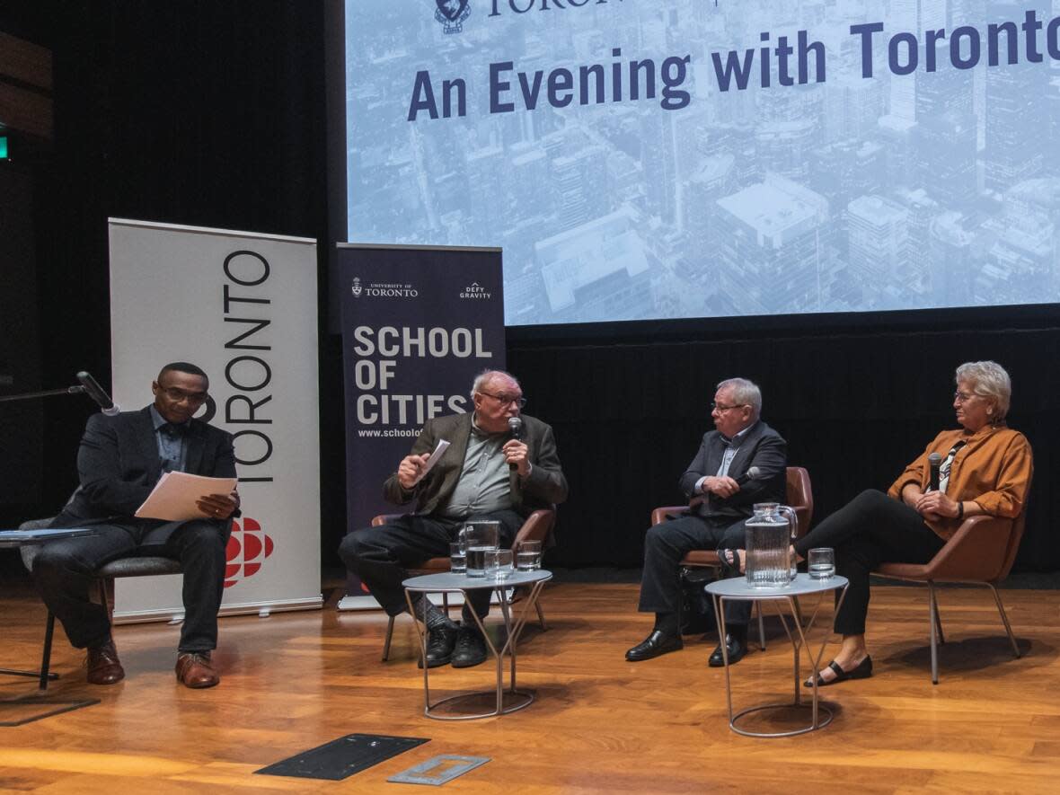 CBC Toronto's Dwight Drummond hosted a forum at the University of Toronto that featured five of the city's former mayors. They discussed the new 'strong mayor' powers. John Sewell, David Crombie and Barbara Hall were joined by Art Eggleton and David Miller via video.  (Farrell Tremblay - image credit)