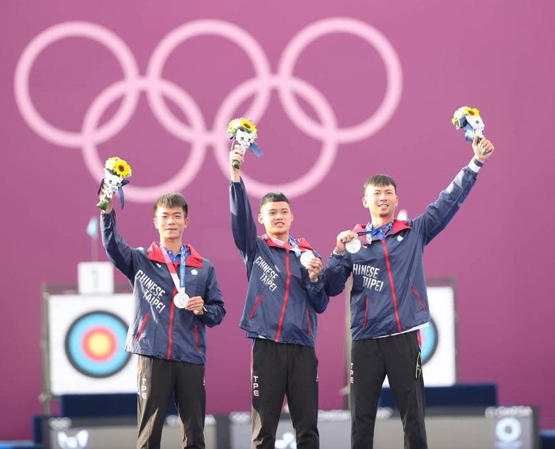 台灣射箭男團睽違17年，再次奪下奧運銀牌。（體育署提供）