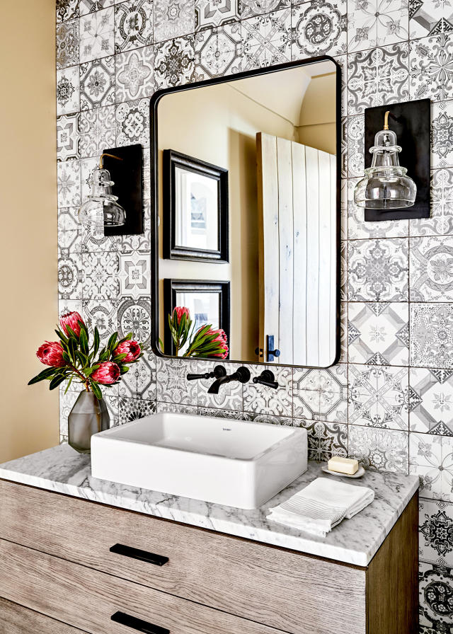 19 Small Bathroom Decorating Ideas with Big Impact