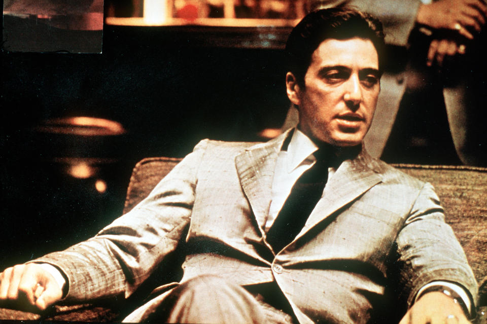 DER PATE - TEIL 2 The Godfather - Part II Michael Corleone (AL PACINO), Sohn des verstorbenen Paten, setzt sich als unumstrittener Chef des Familienclans durch, den er jedoch im Kampf um die Macht zerstört ... Regie: Francis Ford Coppola aka. The Godfather - Part II