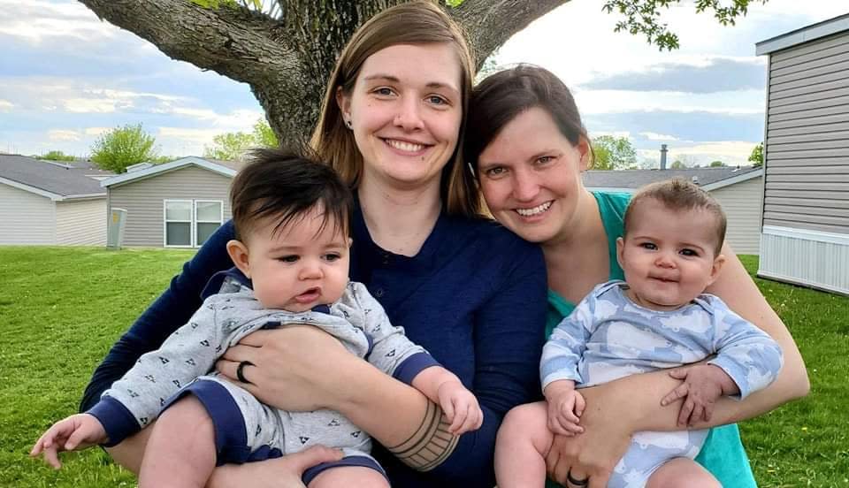 New moms Claire Czerwionka, left, and Sara Tate, with their babies Fiona and Maddox. (Photo: Courtesy of Claire Czerwionka)