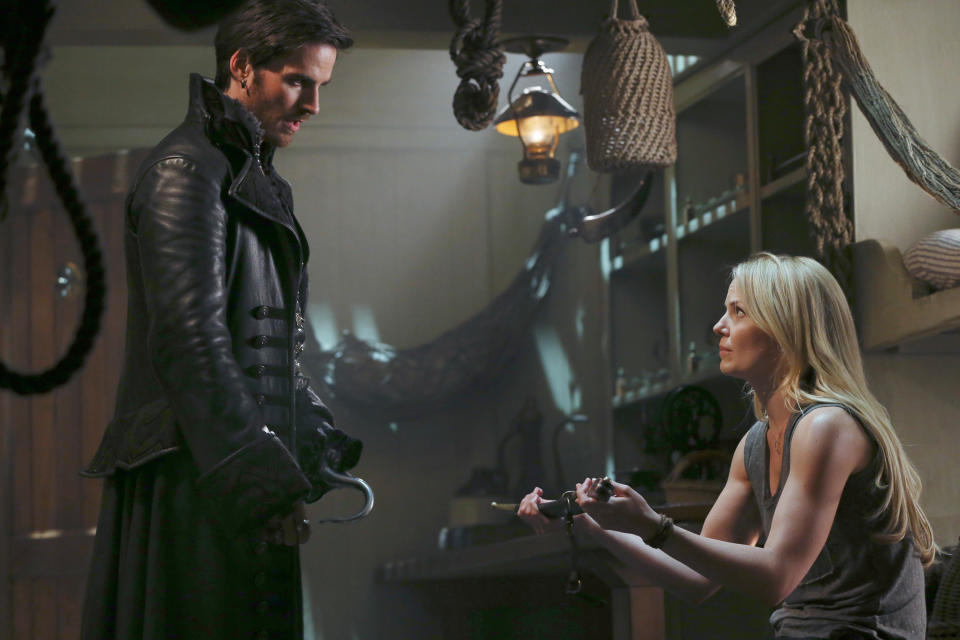 HOOK AND EMMA, ONCE UPON A TIME