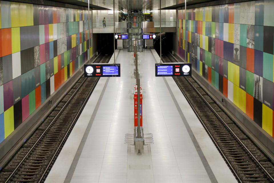 In einem Waggon der Münchner U-Bahn wurde eine schlafende Frau vergewaltigt. (Symbolbild: Athanasios Gioumpasis/Getty Images)