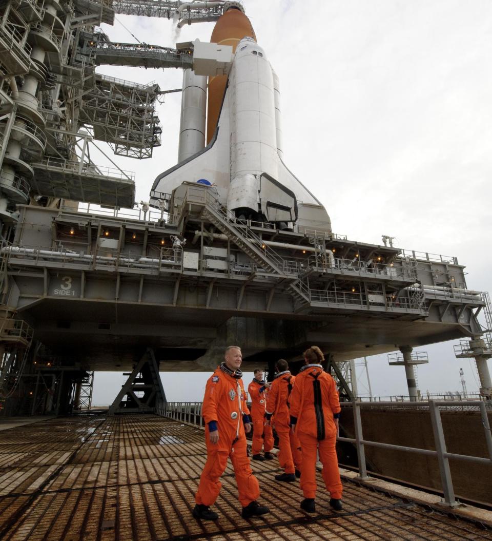 douglas hurley nasa astronaut space shuttle launch