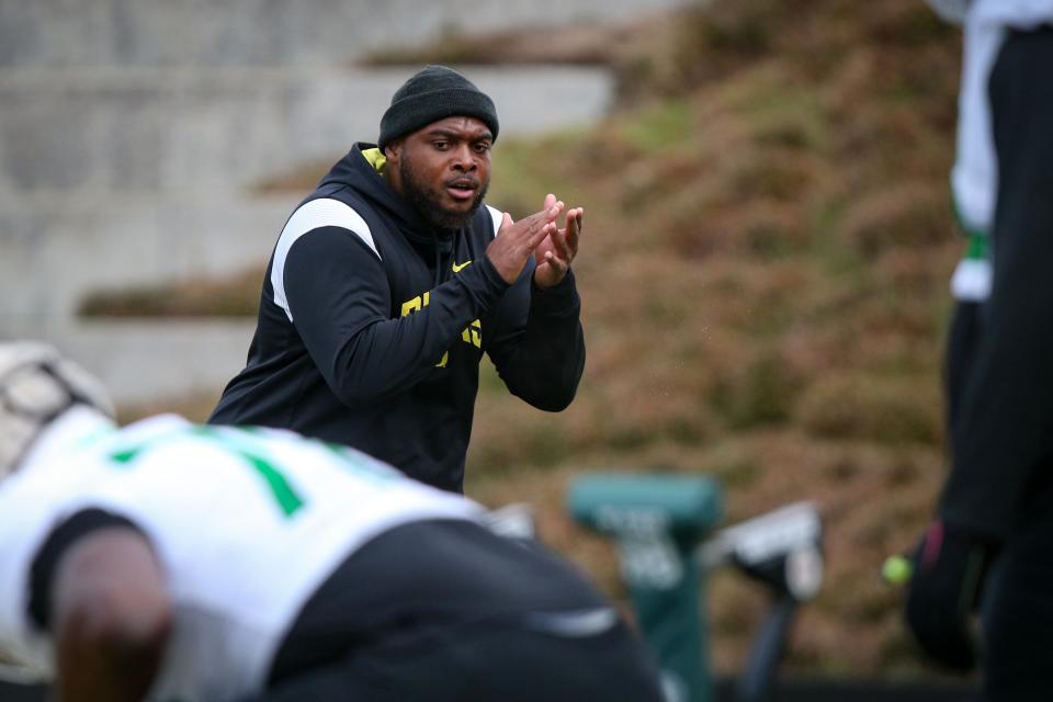 Oregon offensive line coach A'lique Terry leads a workout during spring practice with the Ducks in Eugene, Ore. Thursday, April, 13, 2023.