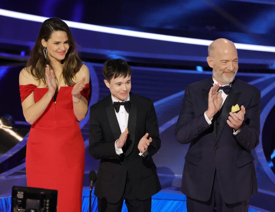 <div class="inline-image__caption"><p>(L-R) Former Juno co-stars Jennifer Garner, Elliot Page, and J.K. Simmons speak onstage during the 94th Annual Academy Awards.</p></div> <div class="inline-image__credit">Neilson Barnard</div>