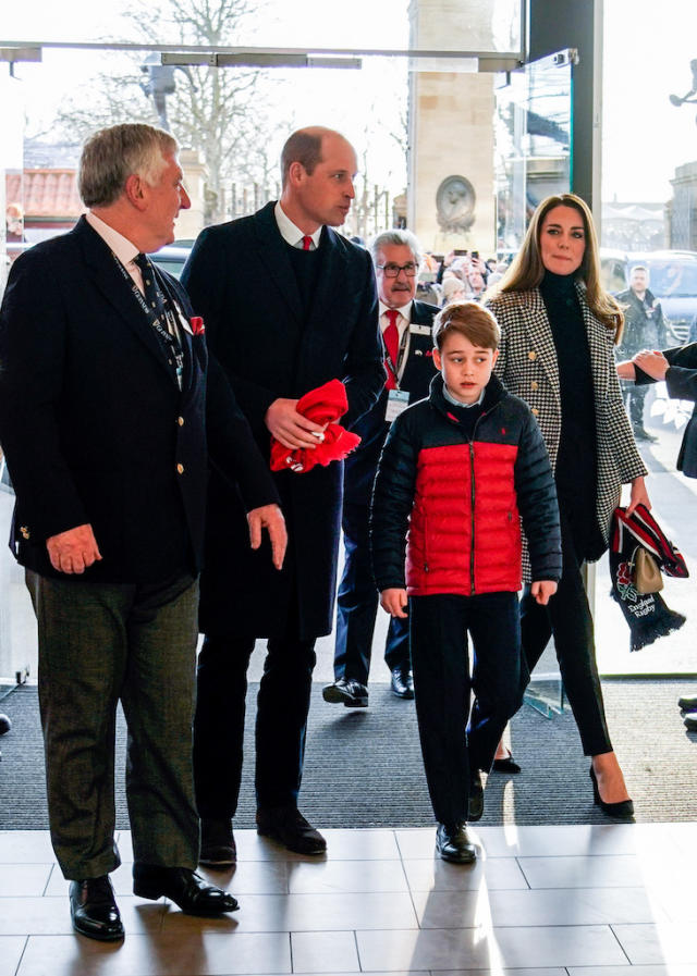 Kate Middleton Makes the Case for Cargo Pants in Belize—Shop the Look -  Yahoo Sports