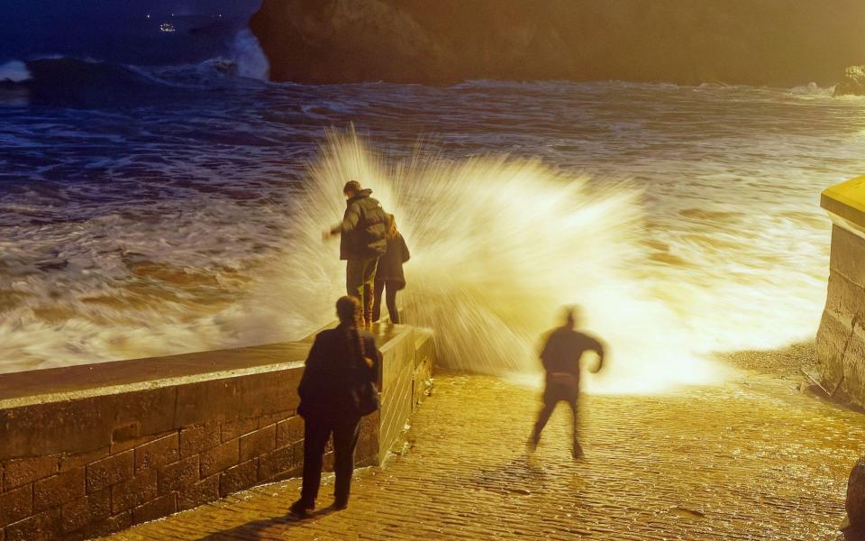 Newquay waves  - Robert Taylor / Alamy Live News