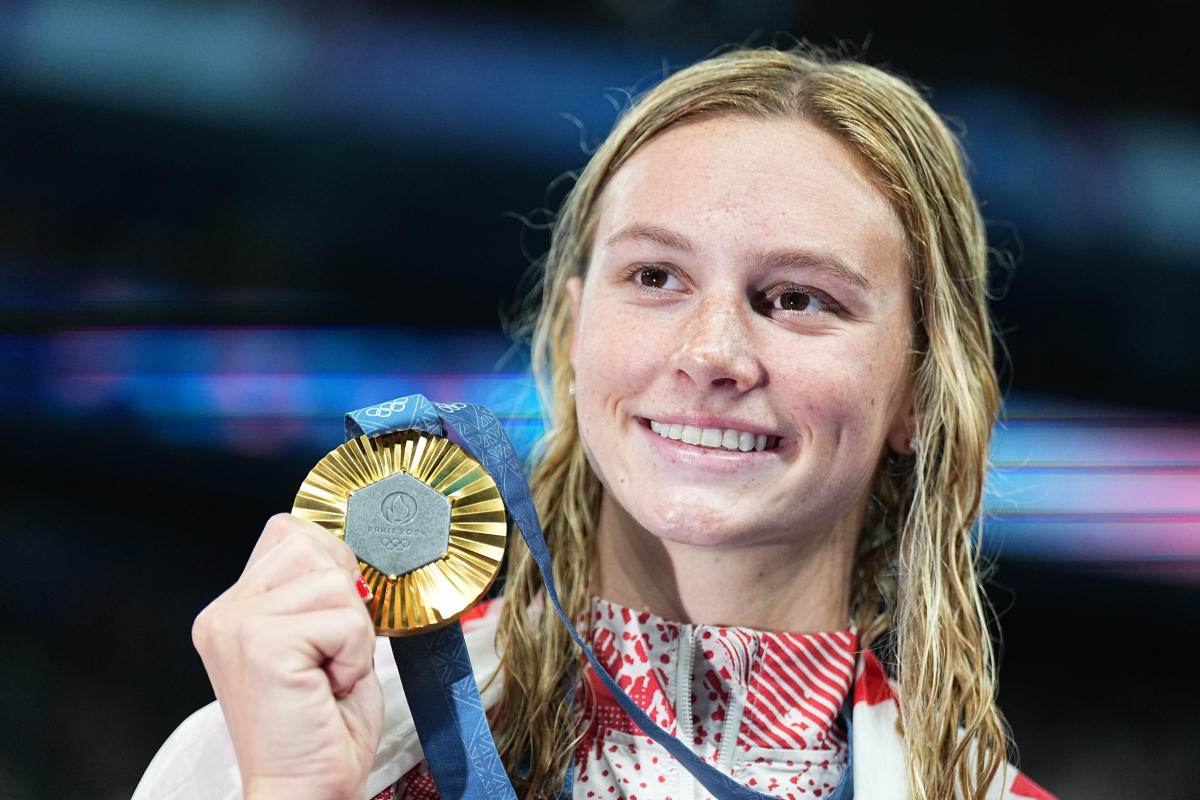 Summer McIntosh wins gold in 200 butterfly, continues ascent to swimming supremacy at Paris Olympics