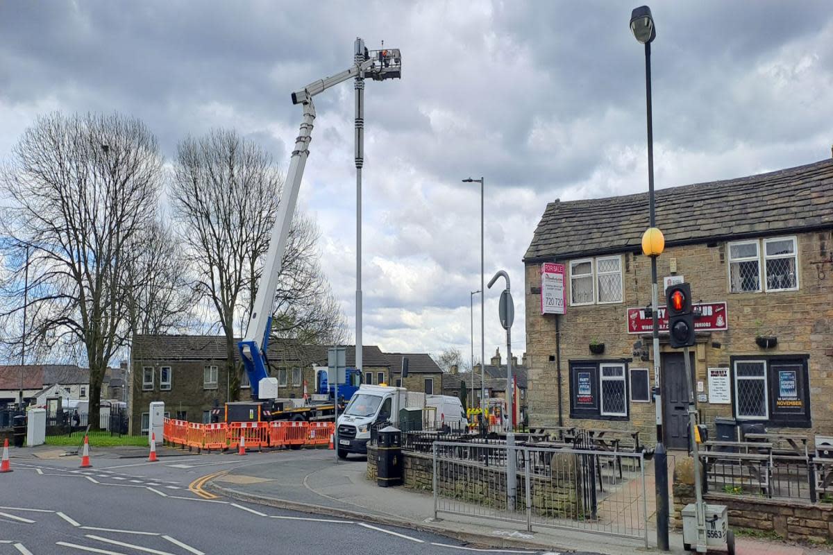 A cherry picker is being used <i>(Image: Newsquest)</i>